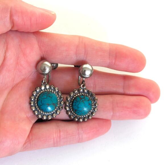 Vintage Silver Tone Southwestern Turquoise Cabochon Dangle Screwback Earrings - Picture 3 of 3